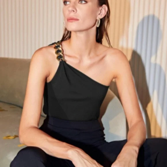 Black One Shoulder Gold Chain Top Sz S New - Picture 1 of 7